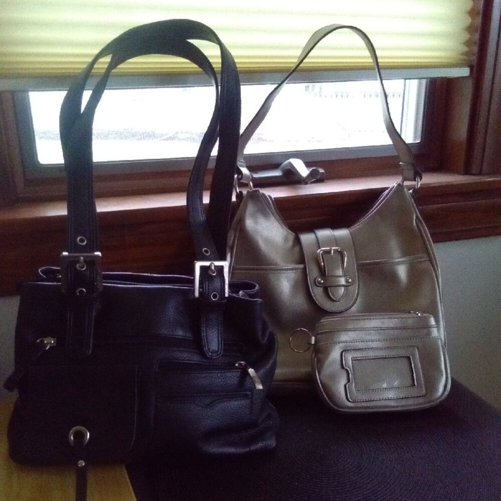 2 leather purses -- Both Like New -- Excellent condition! Croft&Barrow/Stone&Co